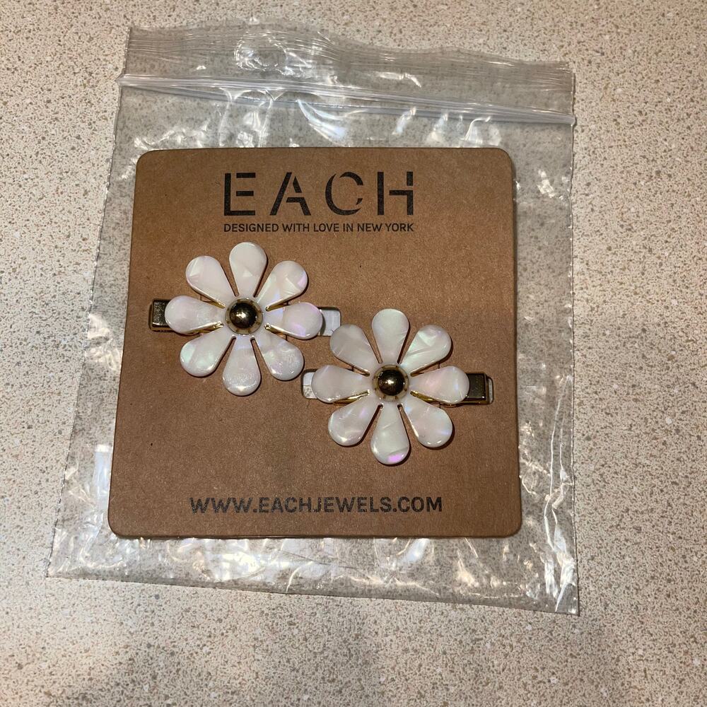 Each Perfectly Pearl Flower Barrettes